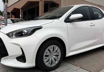 Toyota Yaris 8.652 km 18.999 &euro; Bad Wildbad 75323