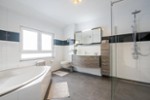 Dachgeschoßwohnung Baden-Baden Baden - 3 Zimmer, 140 m&sup2;, 2.600&euro; | Angebot:22138484
