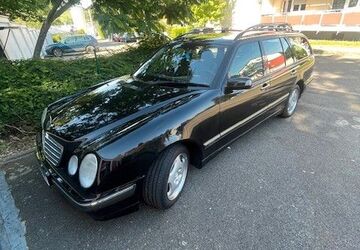 Mercedes-Benz 220 249.000 km 1.600 &euro; Baden-Württemberg - Oberkirch 77704